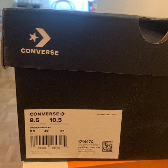 Black - Converse - Winter boots - high ankle - warm covering inside. Size 8.5. - Picture 7 of 7